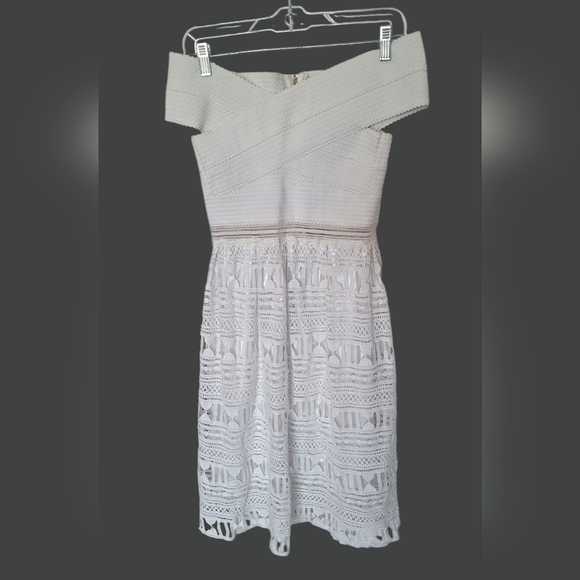 Main Strip White Off Shoulder Embroidered Zipper Back Women's Midi Dress Size M - Picture 4 of 6